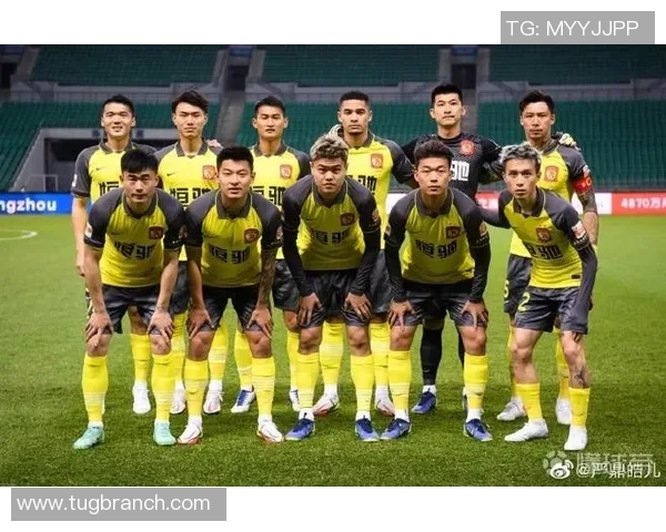 严鼎皓在比赛中贡献关键传球12次展现出色组织能力助力球队取胜